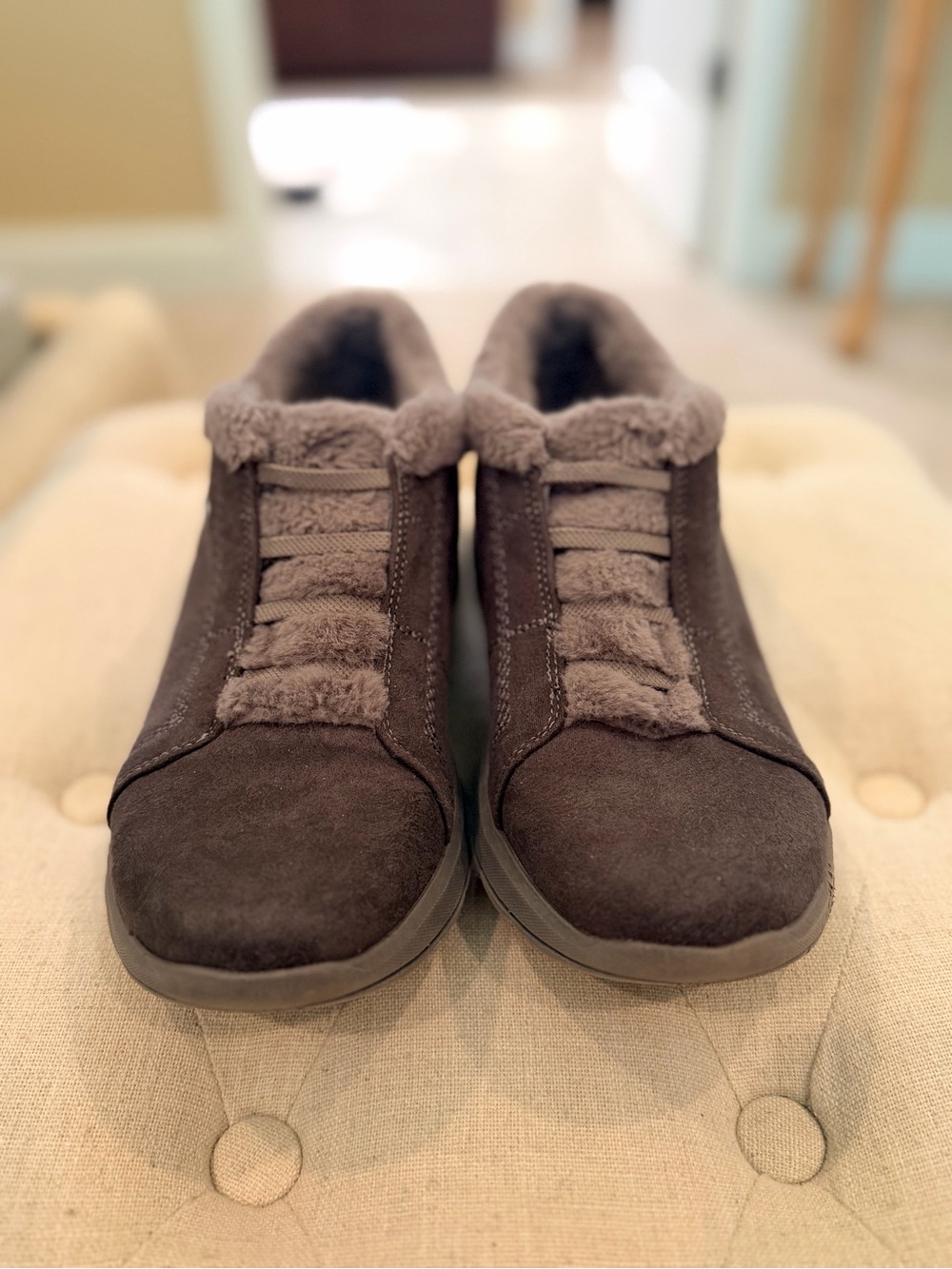 Women's Gray Suede Faux-Fur Lined Sneakers Bzees Size 10